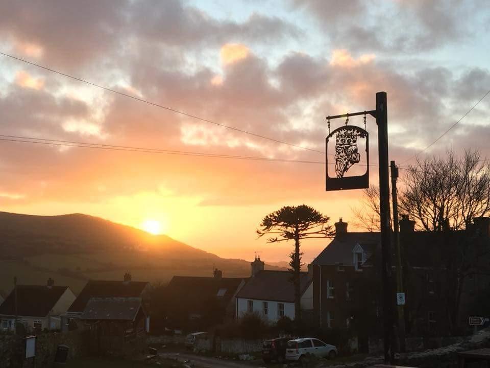 King'S Head Inn Llangennith Dış mekan fotoğraf